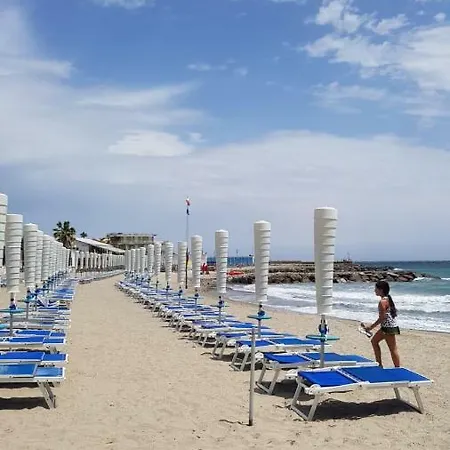 Nido Sul Mare In Mezzo A Parco Secolare בית נופש סנרמו