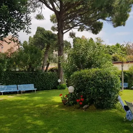 בית נופש Nido Sul Mare In Mezzo A Parco Secolare סנרמו